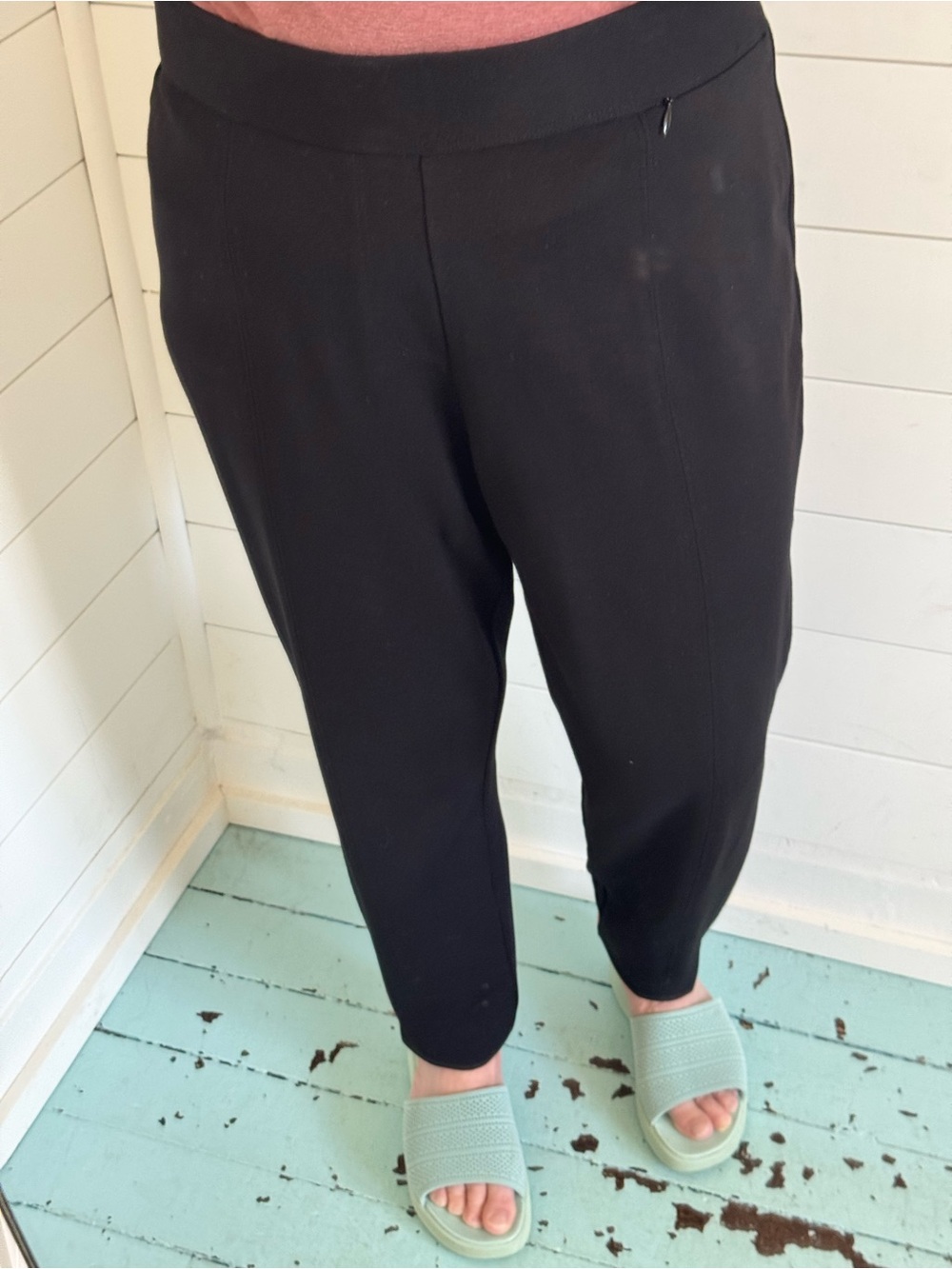 Orvis  size L Pull On Pants Flat Waist Band Front Zip Pocket Heavier Weight